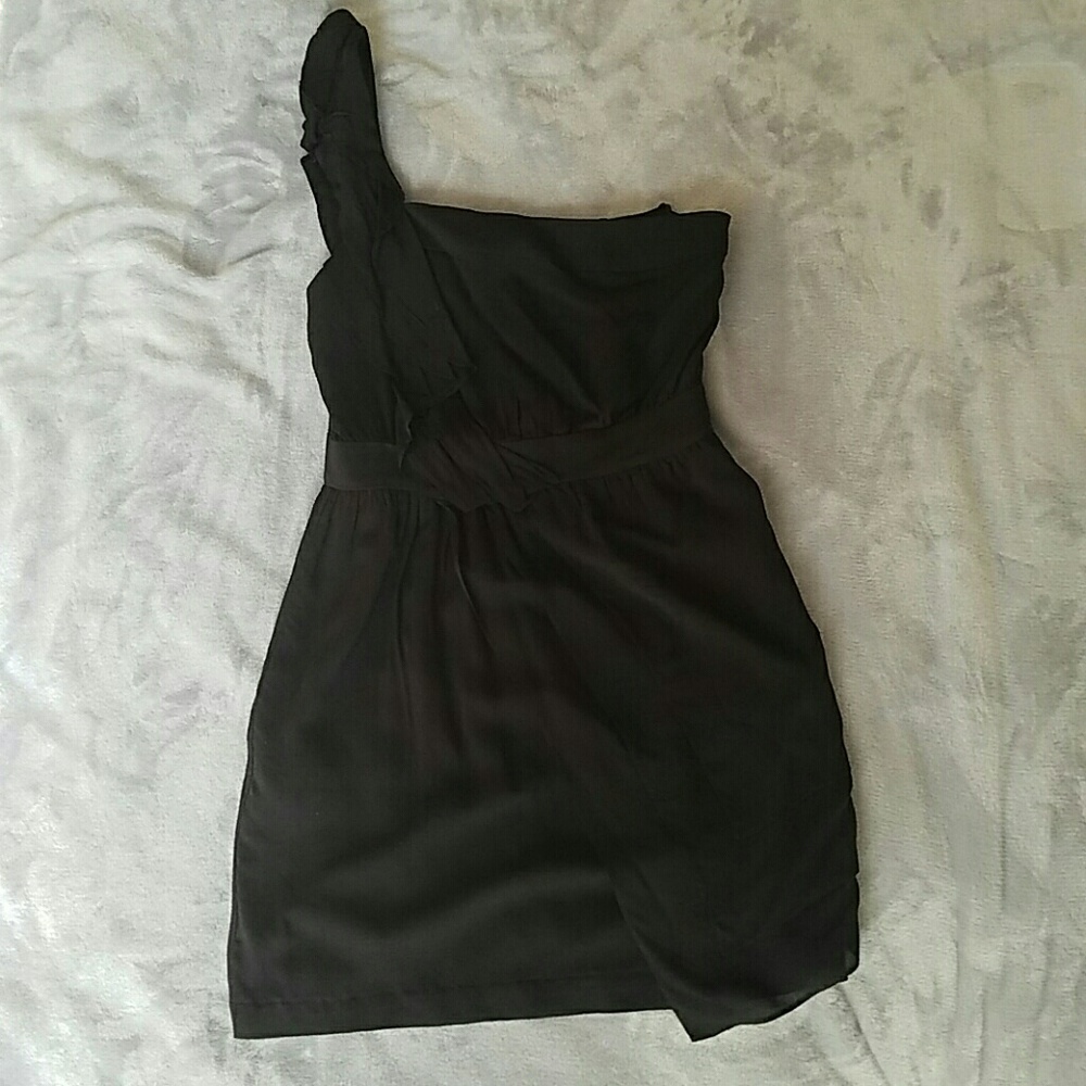 Ruffled asymmetric BCBGeneration LBD
